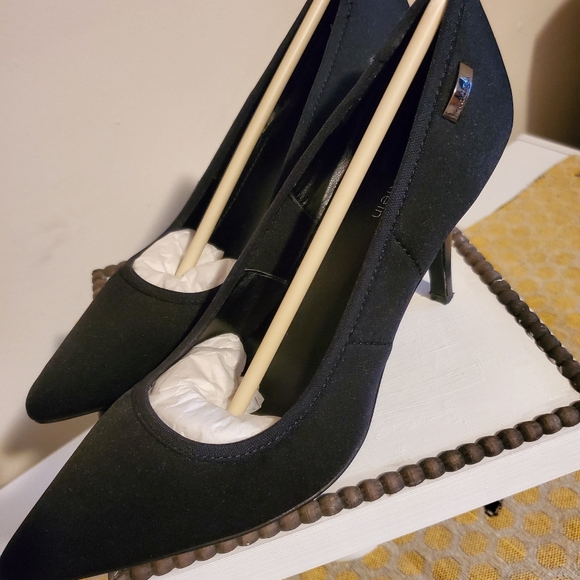 Calvin klein black heels. - Picture 2 of 12